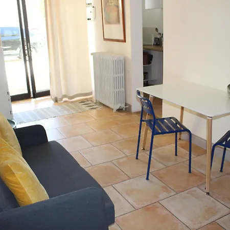 Agreable P2 Centre Au Calme. Apartmán Nîmes