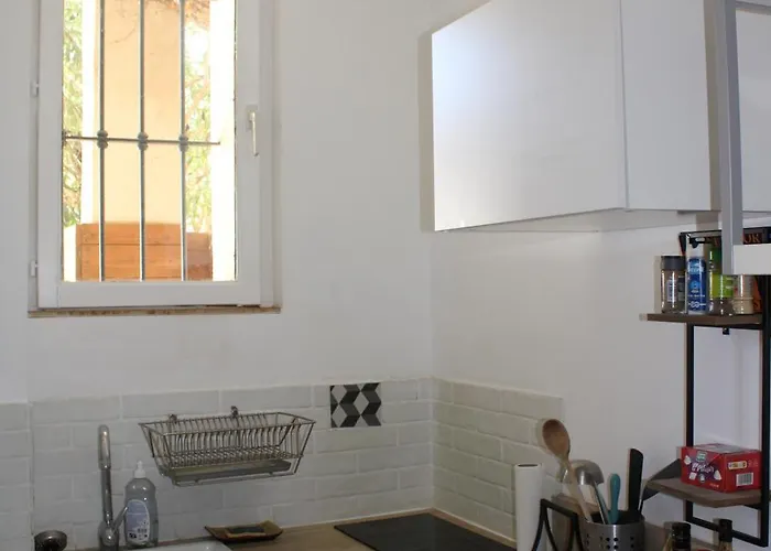 Agreable P2 Centre Au Calme. نيم