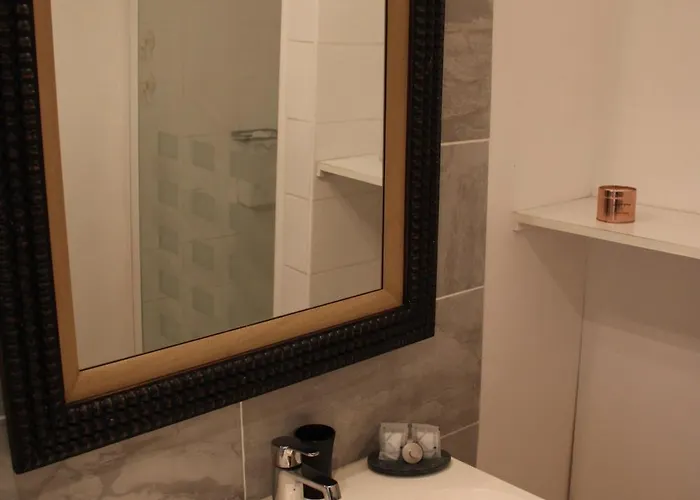 Agreable P2 Centre Au Calme. شقة *